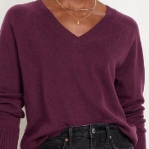Old Navy Women's V-Neck Sweater in Rich Purple